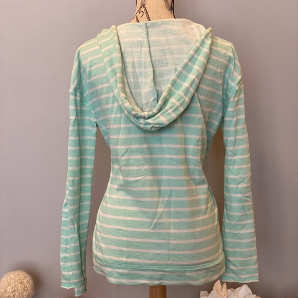 Billabong - Scoop Neck, Hooded, Pouch Pocket Sweatshirt. - Picture 5 of 6